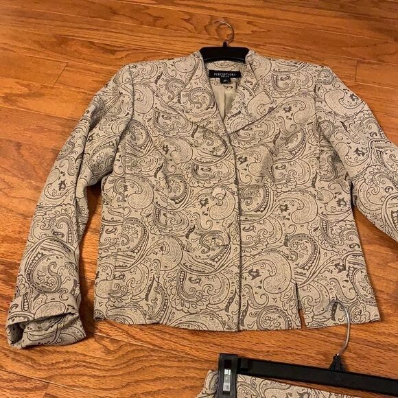 Perceptions size 6p two piece suit - Picture 3 of 9